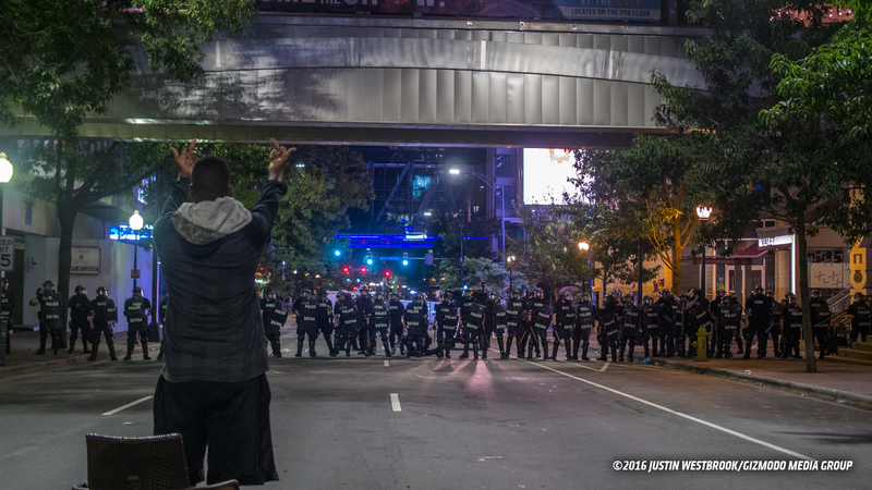 Illustration for article titled A Night Of Tear Gas And Chaos In Charlotte
